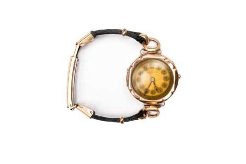 An antique ladies watch in 9 carat rose gold
