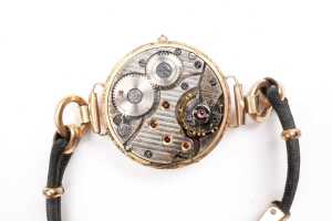 An antique ladies watch in 9 carat rose gold - 4