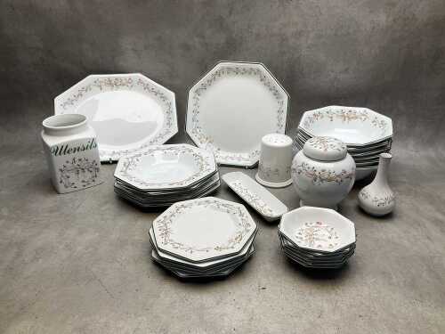 Johnson Brothers 'Eternal Beau' mostly ceramic part dinner setting and accessories