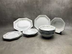 Johnson Brothers 'Eternal Beau' mostly ceramic part dinner setting and accessories - 2