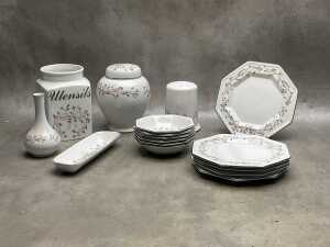Johnson Brothers 'Eternal Beau' mostly ceramic part dinner setting and accessories - 3