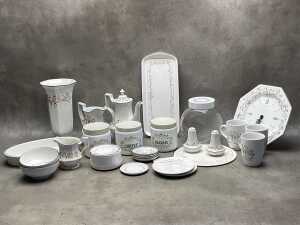 Johnson Brothers 'Eternal Beau' mostly ceramic part dinner setting and accessories