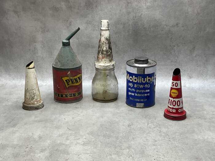 Three garagenalia items, Pennant kerosine tin