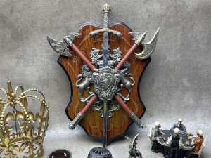 Decorative figures and objects - 2