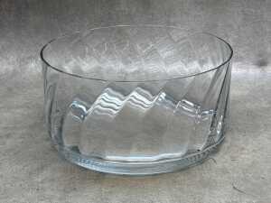 Oneida 8-piece Hostess set and Krosno crystal salad bowl - 4