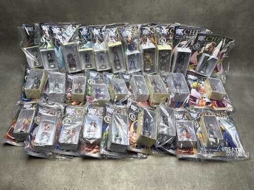 33 x DC Chess Collection Eaglemoss figurine and magazine