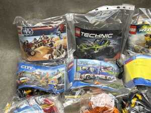 Assorted loose LEGO blocks, including some sets - 2