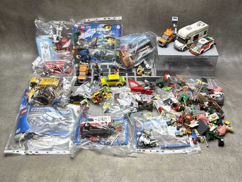 Assorted loose LEGO blocks including some sets
