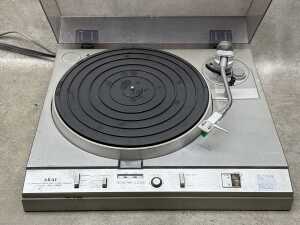 Akai AP-Q55 Turntable - 2