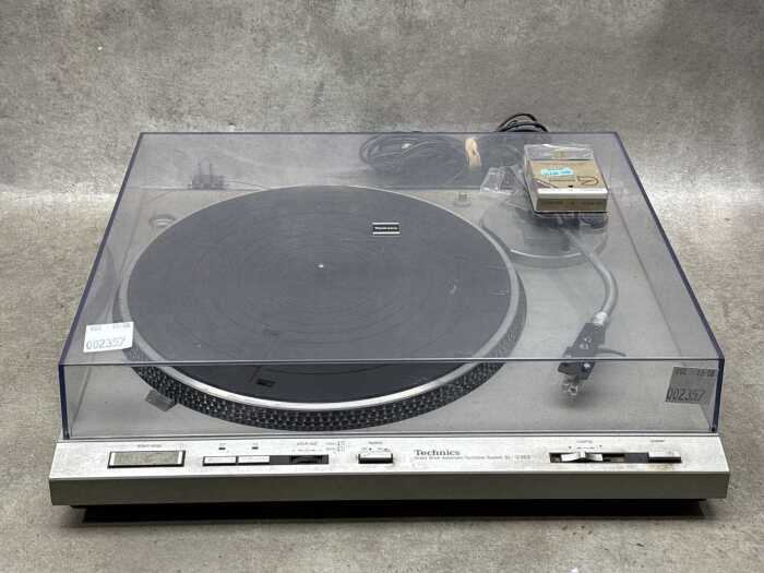 Technics direct drive automatic turntable model SL-D303