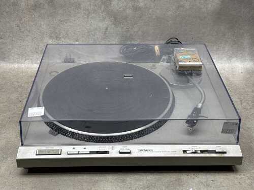 Technics direct drive automatic turntable model SL-D303