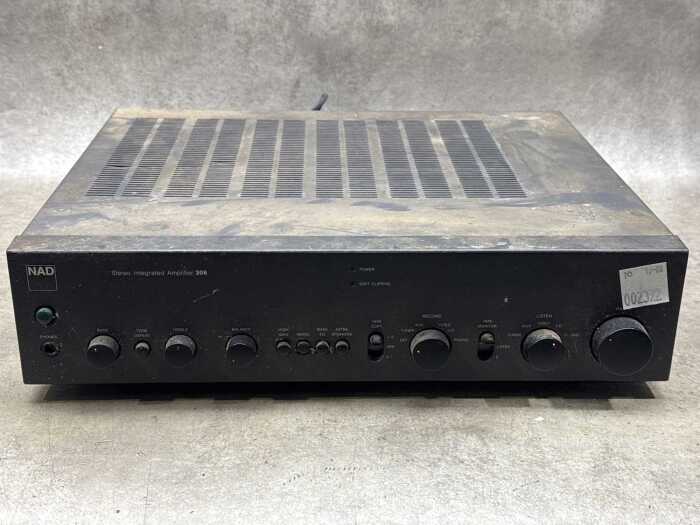 NAD 306 amplifier