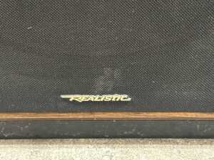 Pair of Realistic Optimus 504 bookshelf speakers - 2