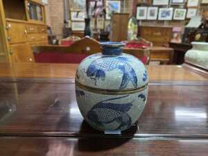Chinese blue and white crackled glaze lidded pot with fish decor