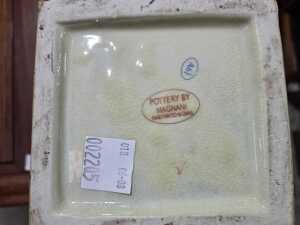 Three ceramic pieces with gilt designs - 4