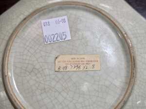 Three ceramic pieces with gilt designs - 7