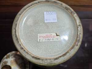 Three ceramic pieces with gilt designs - 9