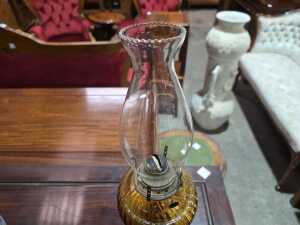 Antique kerosine lamp with amber glass bowl. - 4