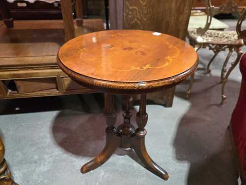 Antique style occasional table