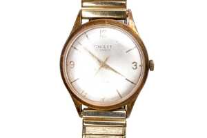 A collection of three men's watches - 4
