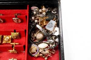A collection of men's accessories and a ladies' watch and brooch. - 4