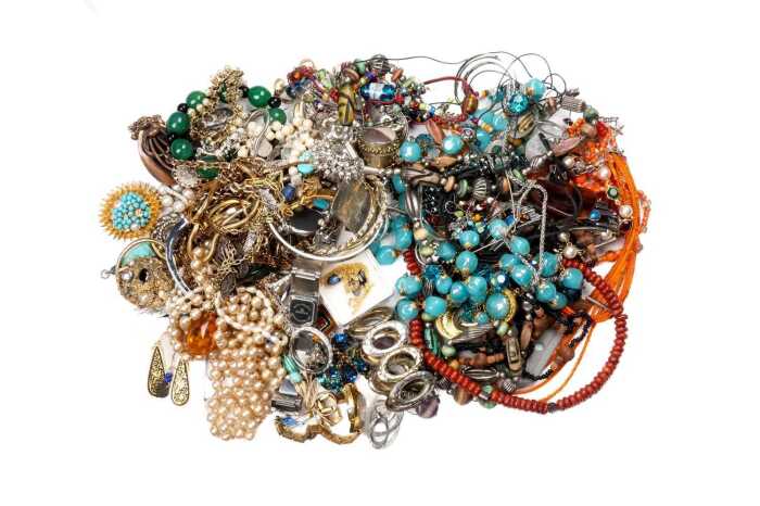 A collection of costume jewellery