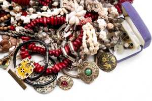 A large collection of costume jewellery - 2