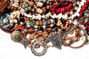 A large collection of costume jewellery - 3
