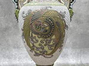 Japanese ceramic twin handled vase - 3