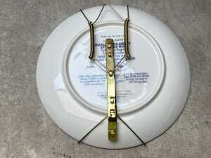 Nine 'Scarlett and Her Suitors' collector plates with wall attachment - 6