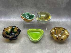 Five mid-century glass bowls & ashtrays, mostly Italian - 2