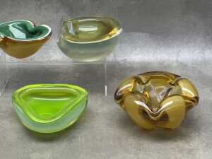 Five mid-century glass bowls & ashtrays, mostly Italian - 3