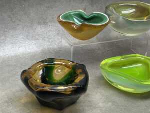 Five mid-century glass bowls & ashtrays, mostly Italian - 4