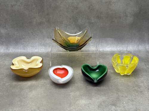 Five mid-century glass bowls & ashtrays, mostly Italian