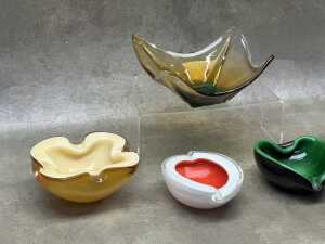 Five mid-century glass bowls & ashtrays, mostly Italian - 3