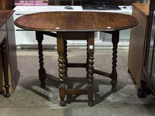 Oak drop-leaf gateleg table