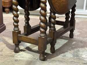 Oak drop-leaf gateleg table - 4