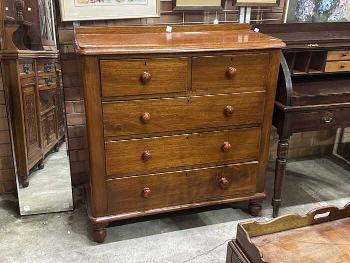 Pine chest of drawers