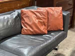 Black leather three-seat sofa on chrome base - 2