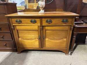 Arts and Crafts style oak buffet