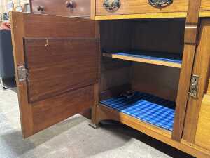 Arts and Crafts style oak buffet - 3
