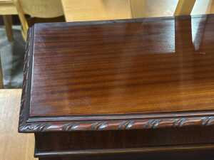 Mahogany bow-front display cabinet with shaped astragal doors - 3