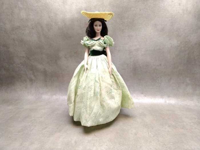 Franklin Mint 'Gone With The Wind' Scarlett O'Hara as 'Vivien Leigh' porcelain doll with stand