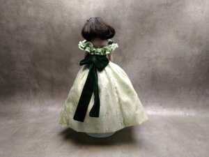 Franklin Mint 'Gone With The Wind' Scarlett O'Hara as 'Vivien Leigh' porcelain doll with stand - 4