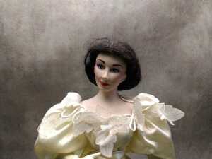 Two Franklin Mint 'Gone With The Wind' Franklin Mint 'Gone With The Wind' Scarlett O'Hara as 'Bride porcelain doll - 5