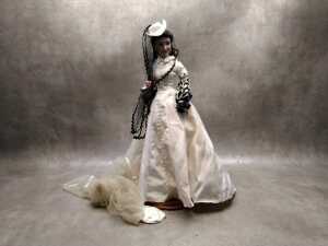 Franklin Mint 'Gone With The Wind' Scarlett O'Hara as 'Honeymoon' porcelain doll with stand