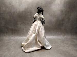 Franklin Mint 'Gone With The Wind' Scarlett O'Hara as 'Honeymoon' porcelain doll with stand - 3