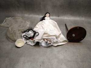 Franklin Mint 'Gone With The Wind' Scarlett O'Hara as 'Honeymoon' porcelain doll with stand - 5