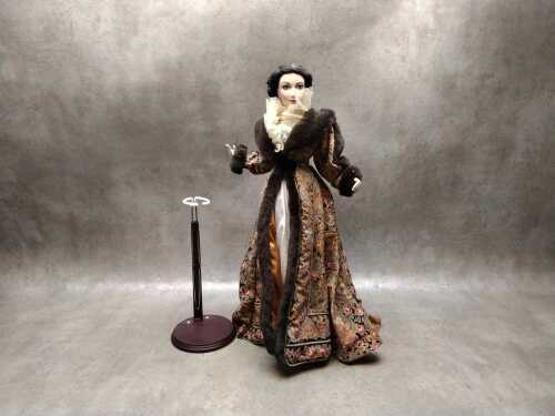 Franklin Mint 'Gone With The Wind' Scarlett O'Hara as 'Paisley Robe' porcelain doll with stand