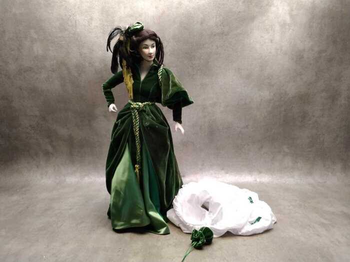 Franklin Mint 'Gone With The Wind' Scarlett O'Hara as ' porcelain doll with stand
